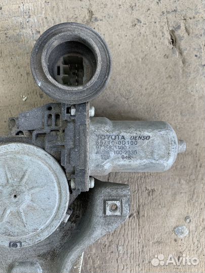 Toyota corolla стеклоподъемник передний правый