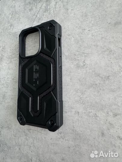 Чехол на iPhone 14 pro UAG