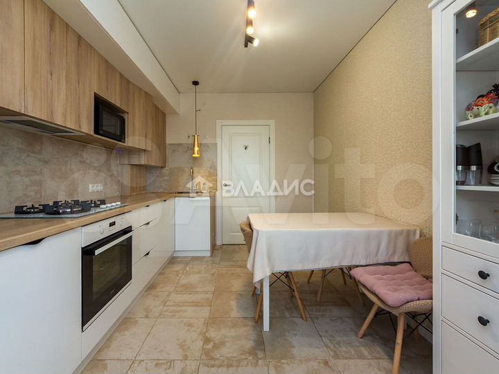 2-к. квартира, 65 м², 4/4 эт.