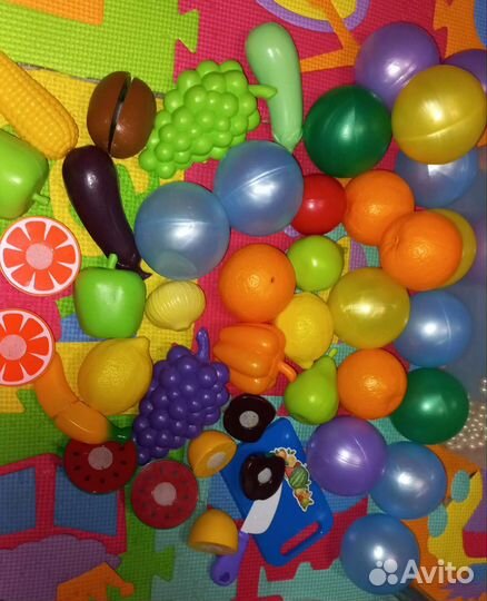 Бассейн с шариками и игрушки