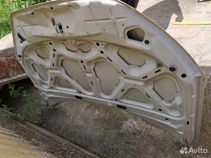 Капот на гранту fl