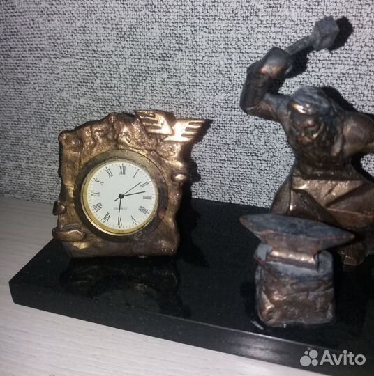 Настольные часы 