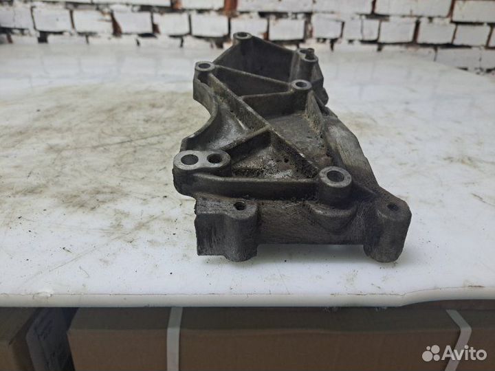 Кронштейн генератора