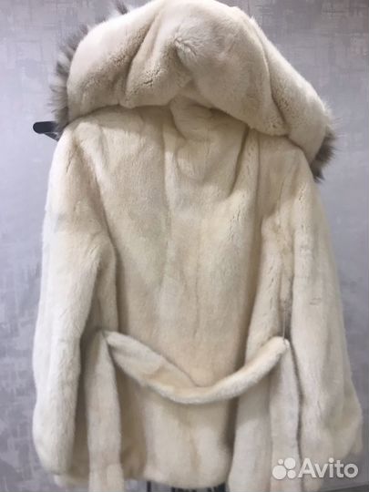 Шуба норковая белая с капюшоном
