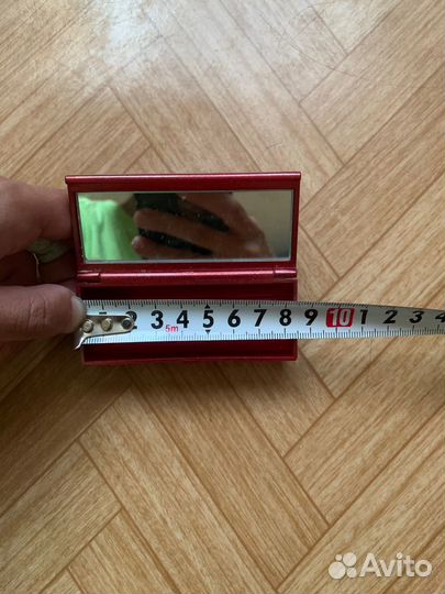 Футляр для помады