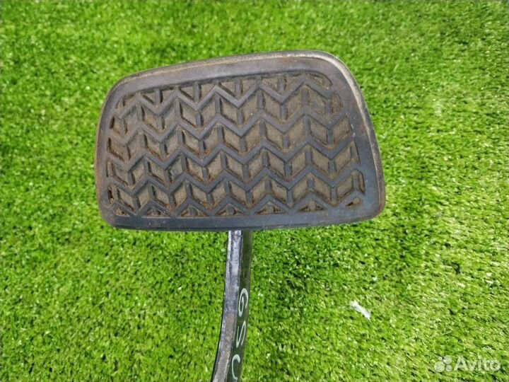 Педаль тормоза Toyota Harrier GSU30 2GR-FE