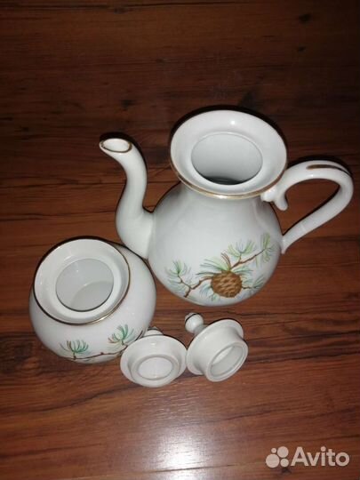 Кофейник и сахарница 