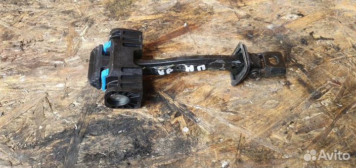 Ограничитель двери передний Volkswagen Tiguan 200