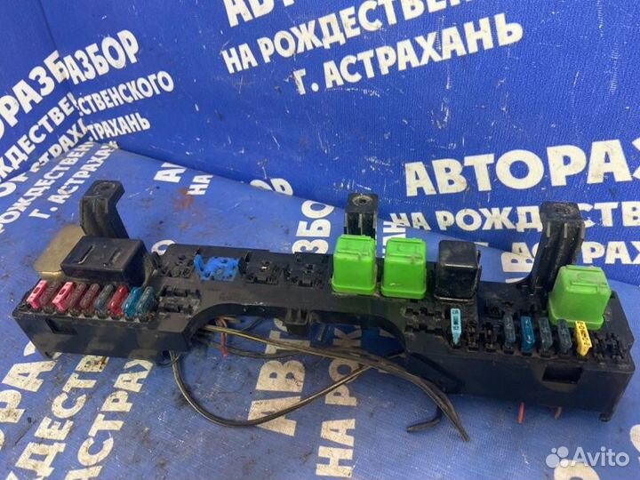 Блок предохранителей. Isuzu Elf грузовой 4BE1 1996