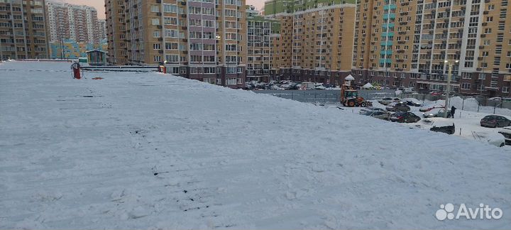 Чистка кровли от снега и наледи