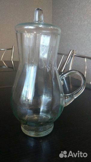Кувшин со стаканами