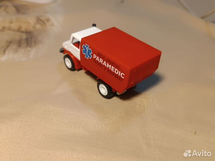 Hot wheels Mercedes Unimog premium