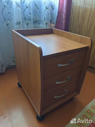 Компьютерный стол