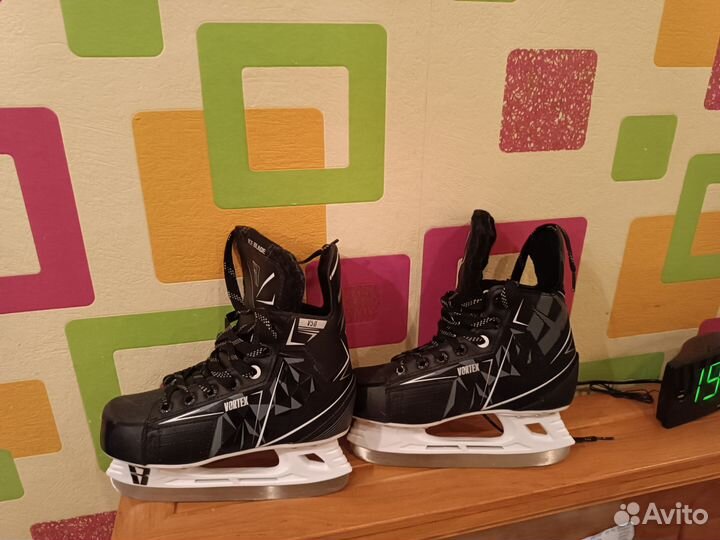 Коньки хоккейные