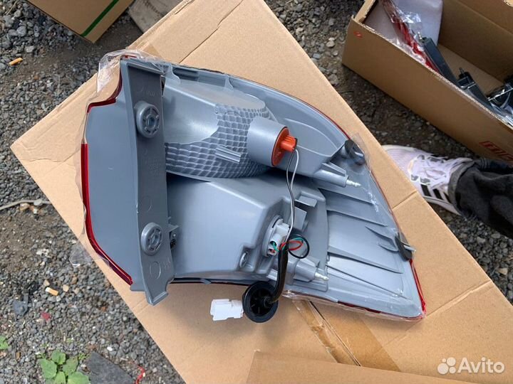 Фонарь задний правый на Kia Rio 3