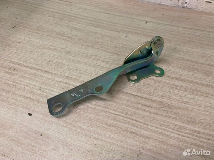 Петля капота правая Hyundai Getz TB 2008