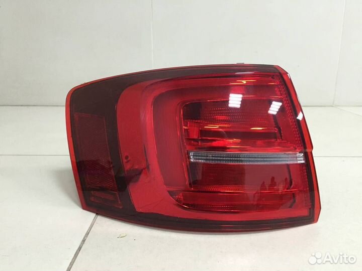 Фонарь задний наружный левый Volkswagen Jetta 5K 2