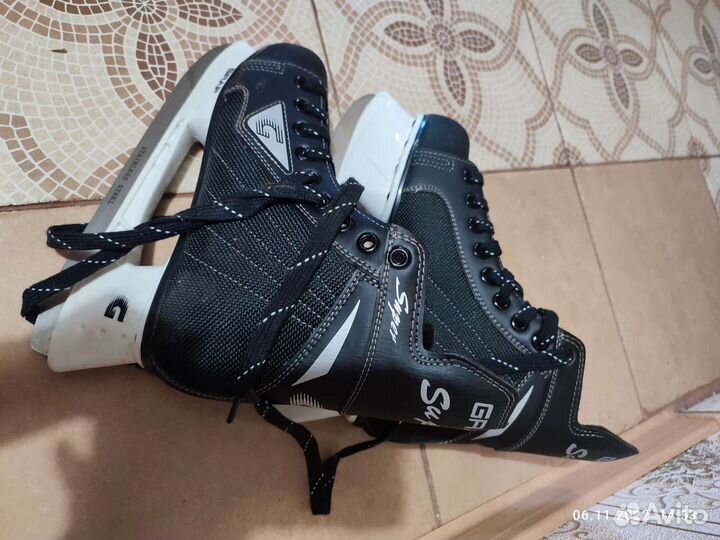 Коньки хоккейные