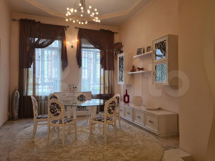 Коттедж 341,9 м² на участке 5,5 сот.