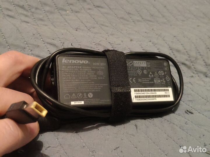 Зарядные устройства для ноутбуков разные