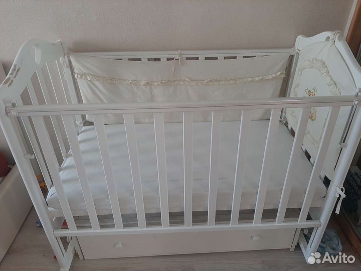 Детская кроватка с матрасом