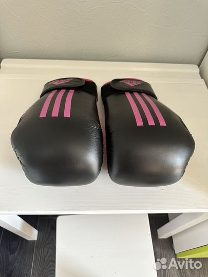 Боксерские перчатки adidas 14 oz