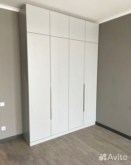 Угловой шкаф