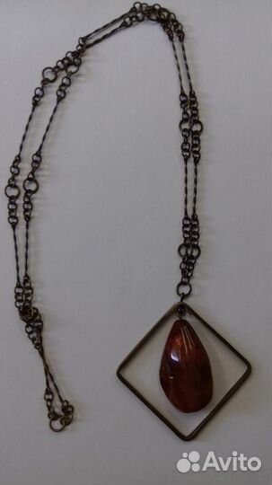 Крупный кулон.подвеска. С цепочкой янтарь, латунь