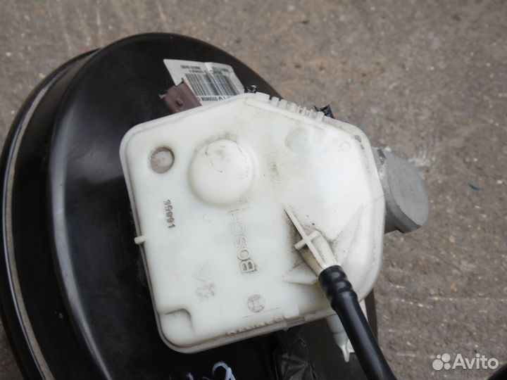 Вакумный усилитель тормозов Пежо 308