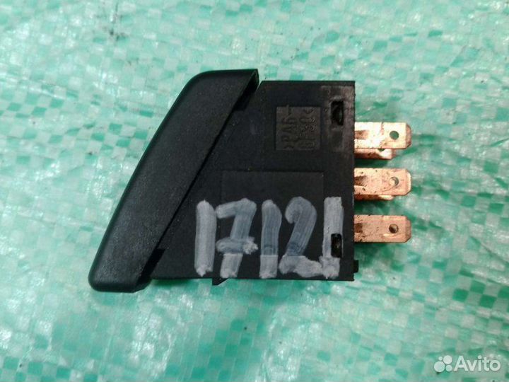 Кнопка аварийной сигнализации Opel Vectra A