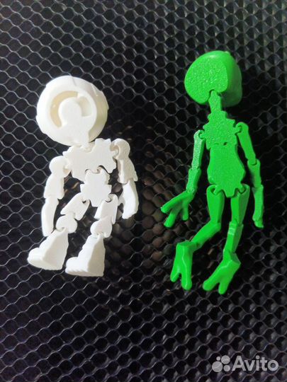 Подвижные фигурки Астронавт-зомби и Инопланетянин
