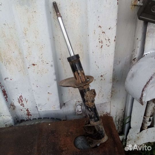 Стойка пер рено дастер