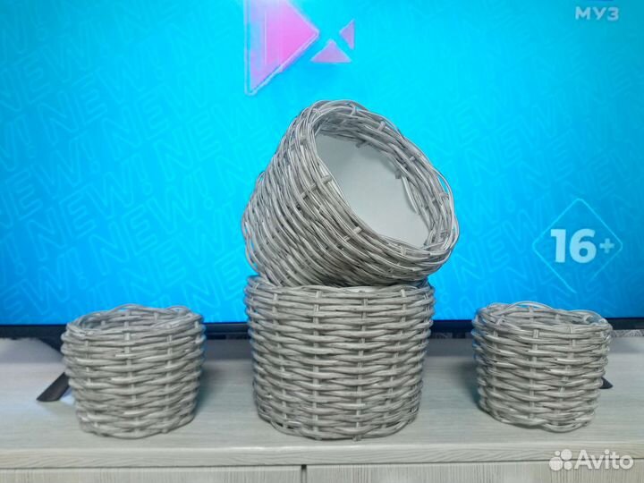 Кашпо из искусственного ротанга