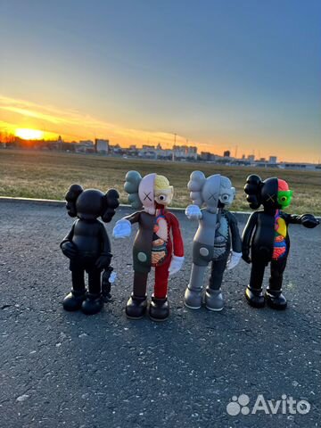 Колекионная игрушка kaws