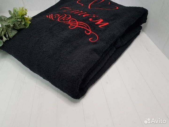 Махровый халат с инициалами и сердечками