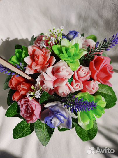 Мыльный букет из 13 цветов в кашпо. Розы. Подарок