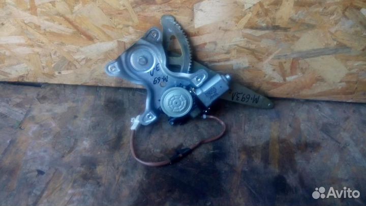 Стеклоподъемник электрический задний левый Lexus