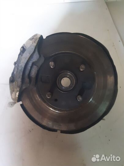 Поворотный кулак в сборе mazda familia 1997год