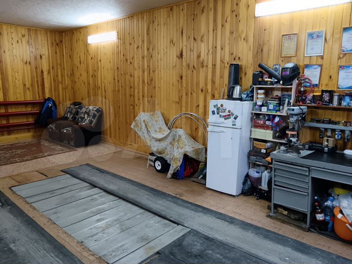 Гараж, > 30 м²