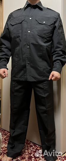 Черная форма охранника