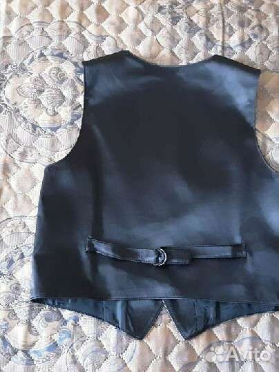 Жилетка шелковая для мальчика 6- 8 лет