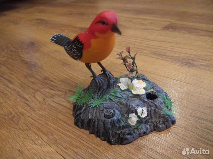 Статуэтка птица