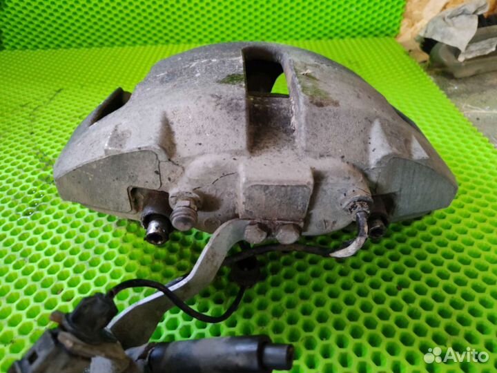 Суппорт передний правый ауди а8 д3 3.7