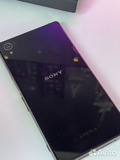 Телефон Sony xperia z1