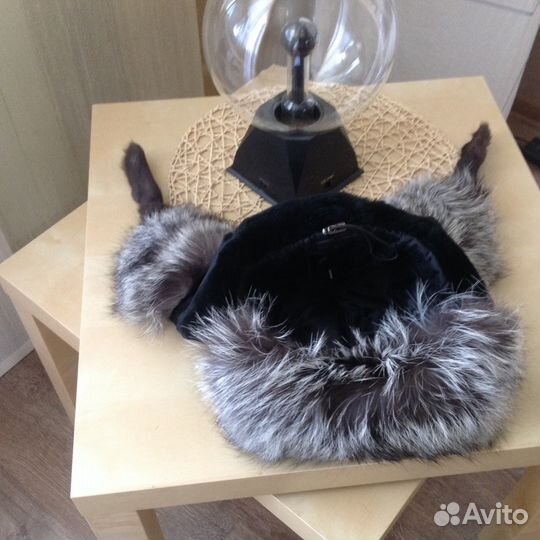 Зимняя женская шапка