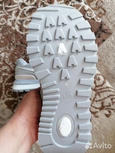 Кроссовки р36