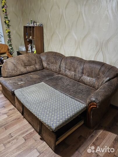 Кожаный угловой диван бу
