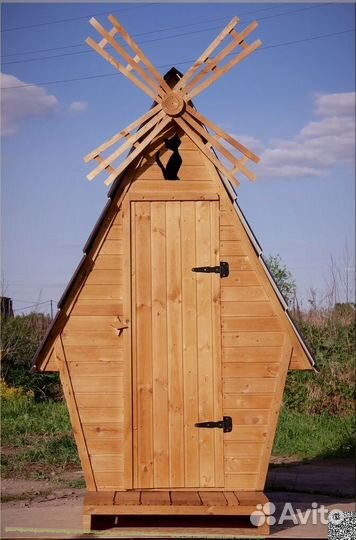Уличный туалет деревянный