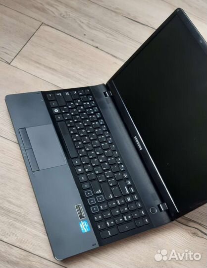 Ноутбук samsung NP300E5A