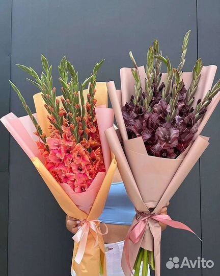 Гладиолусы букет